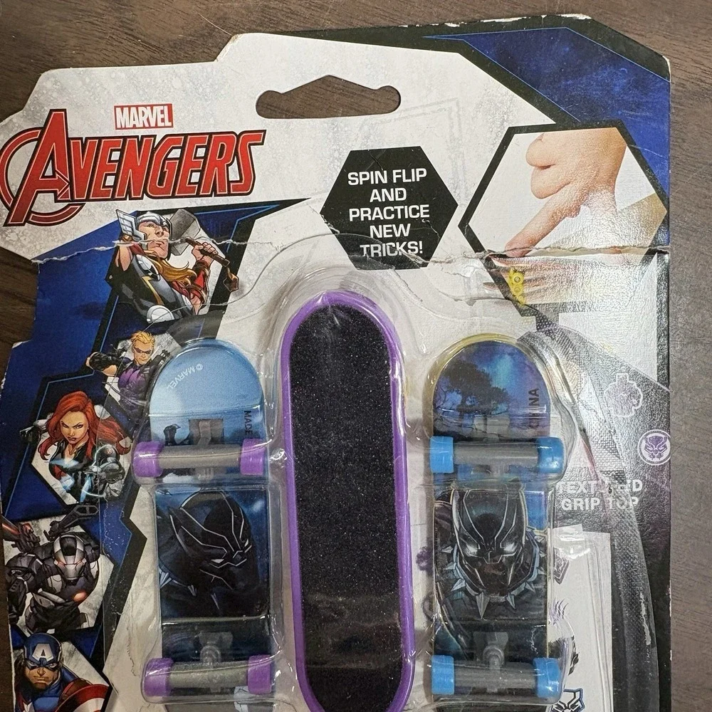 Marvel Avengers Hero Fingerboard 3 Pack & Stickers Super‎ Hero Black Panther